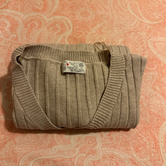 POOF APPAREL SOFT AND STRETCHY WOMEN V-NECK SWEATER SIZE M IN EXCELLENTCONDITION - Picture 3 of 11